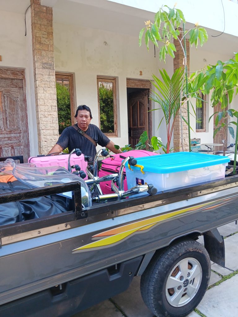 Siap angkut pot bunga dan barang2 ke tempat tinggal baru.